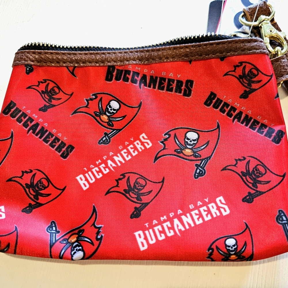 Foco brand official NFL Tampa Bay Buccaneers printed collection wristlet
